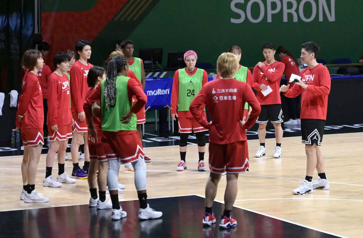 【画像・写真】バスケ女子・昨年2度目現役復帰の36歳吉田がメンバー入り　異例PG4人で“死の組”走り勝つ！