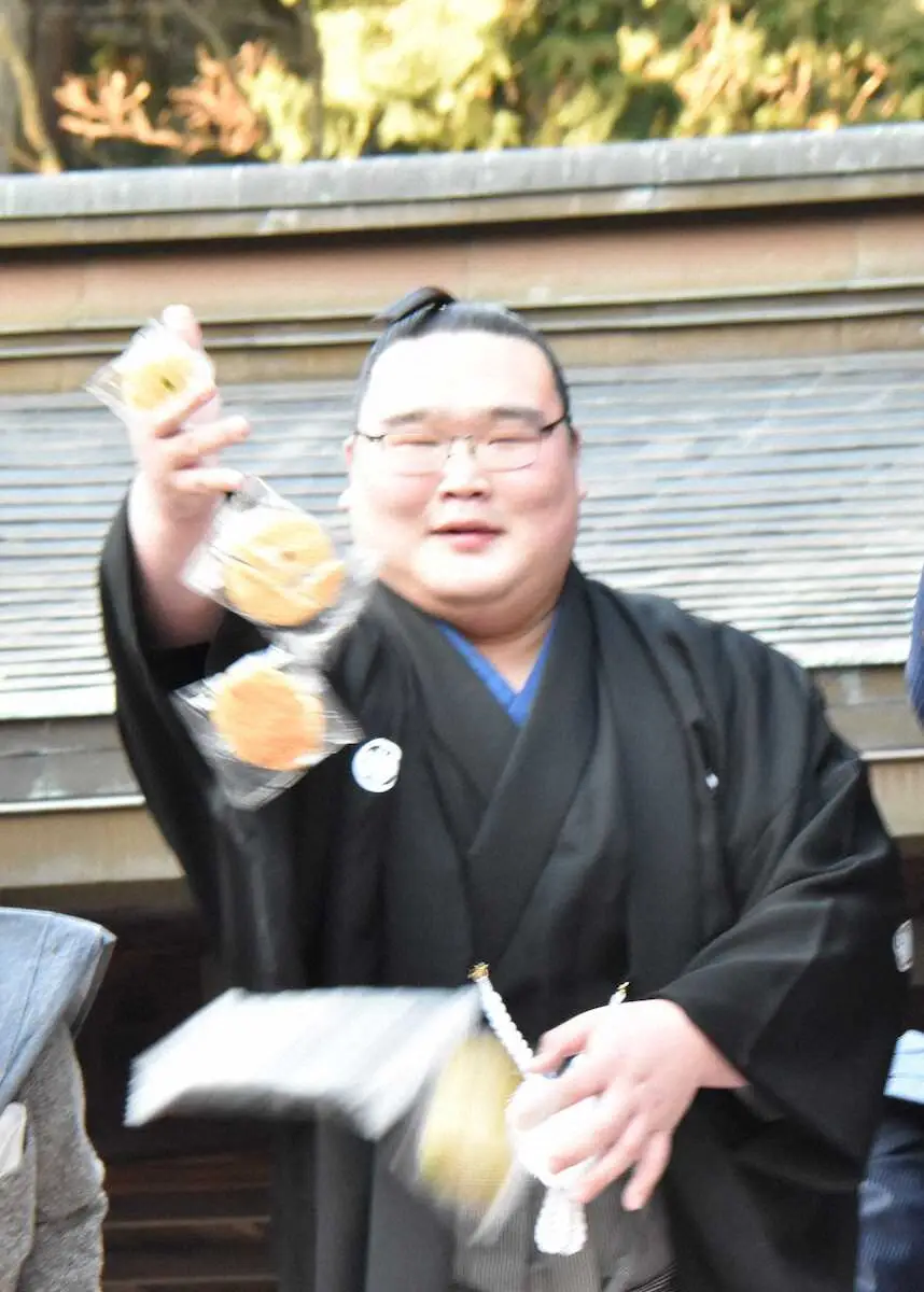 【画像・写真】十両・白熊が2週連続で豆まきに参加　豆以外も投げたことに「戸惑いました」と素朴すぎるリアクション