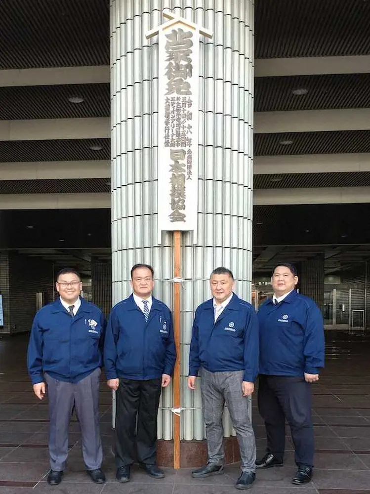 【画像・写真】なにわに春の訪れを告げる!!　エディオンアリーナ大阪に春場所の御免札を設置　