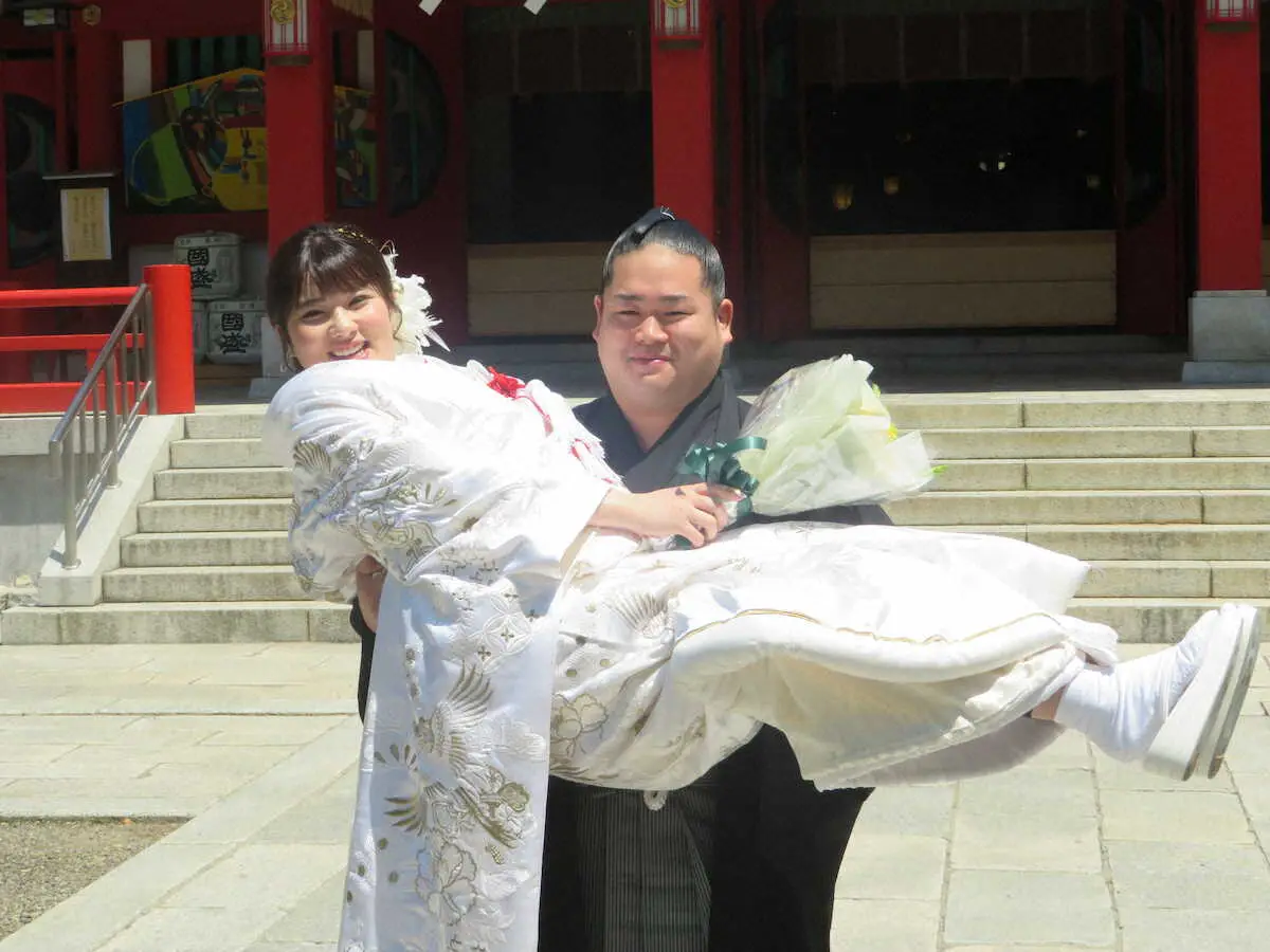 【画像・写真】錦富士　妻との馴れ初め明かす　クリスマスイブにバーで…「トイレにバラを用意していて…」