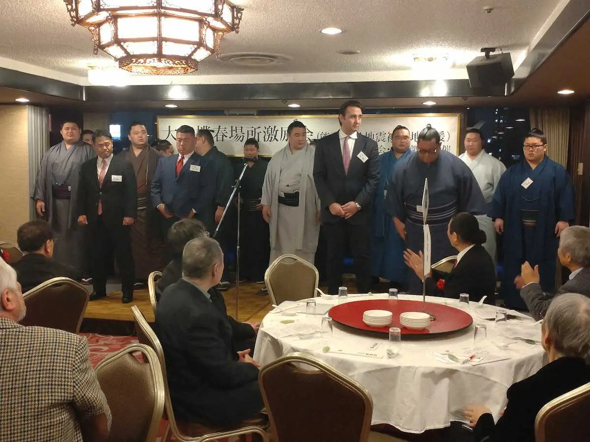 【画像・写真】大の里「頑張ります」　母校日体大の激励会で恩師斎藤監督から「試金石。10勝すれば大したもの」とハッパ