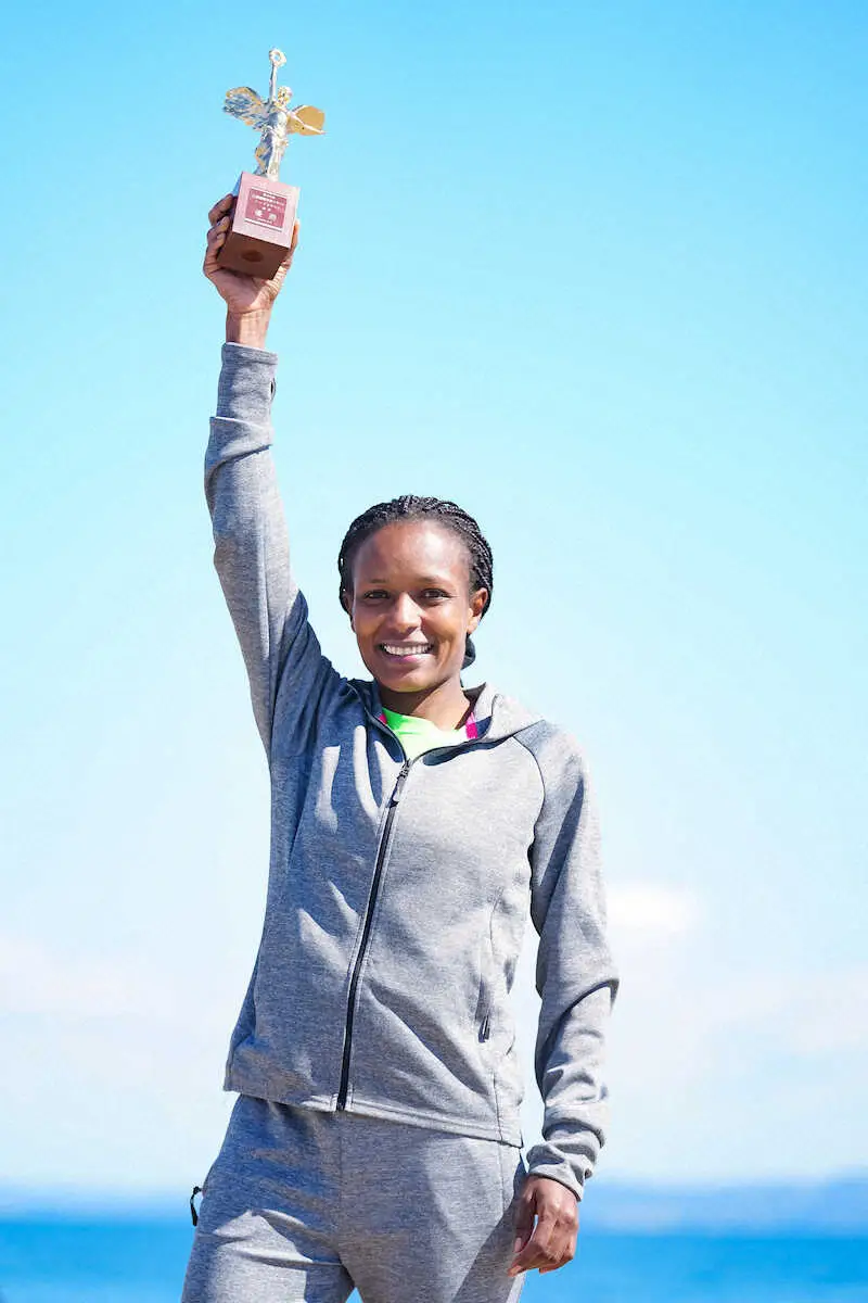 【画像・写真】【三浦国際市民マラソン女子ハーフ】ジュイゲが初優勝　34歳3児のママ　子供の応援を力に