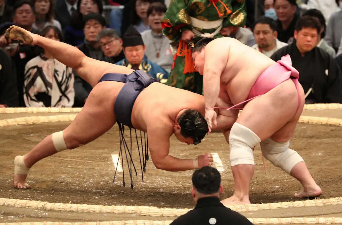 【画像・写真】荒れる春場所!?照が霧島が豊昇龍が…1横綱2大関●　霧島「前へ出てない」