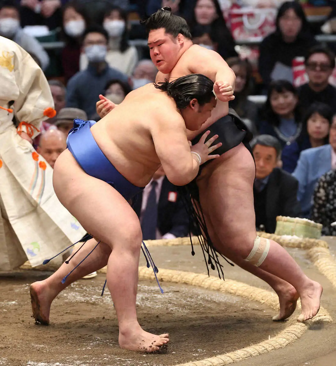 【画像・写真】大の里　入幕2場所目で堂々　明生を押し出し全勝「落ち着いて対応できた」