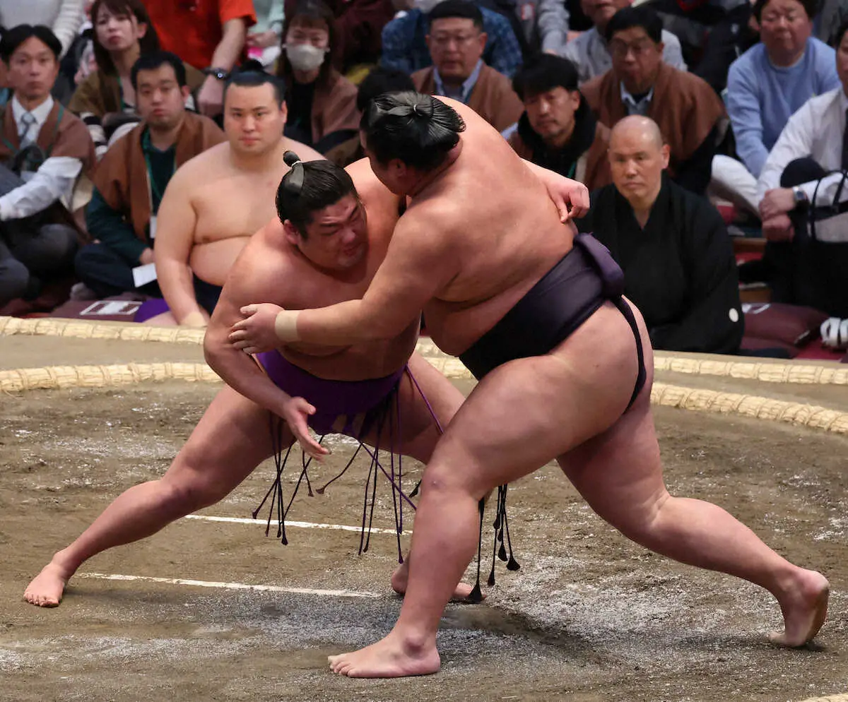 【画像・写真】尊富士　連日の電車道で完勝！単独トップ　“荒れる春場所”で7連勝も「集中」