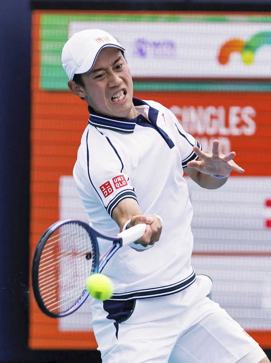 【画像・写真】男子シングルス1回戦でプレーする錦織圭