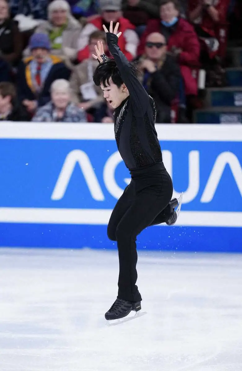 【画像・写真】鍵山優真、ノーミス演技で106・35点の2位発進　コストナー・コーチも「ブラボー」