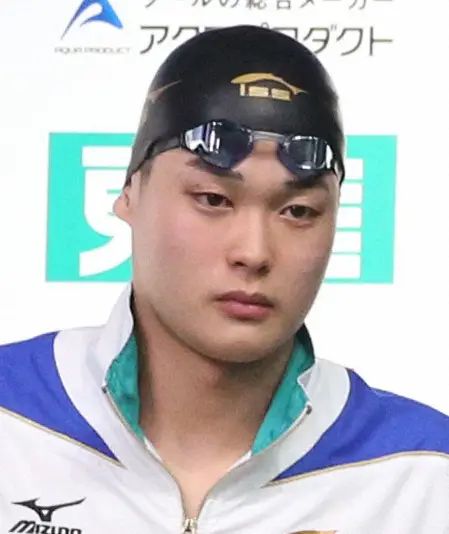 【画像・写真】【競泳】わずか100分の1秒届かず…五輪代表内定逃す　小方颯、プールサイドで膝ついたまま呆然