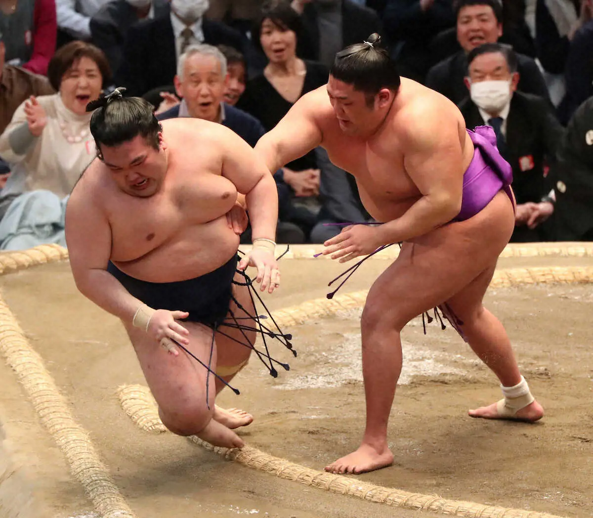 【画像・写真】尊富士　強行出場で110年ぶり新入幕V！記録ずくめの初賜杯、所要10場所は史上最速　やったぞ！大拍手