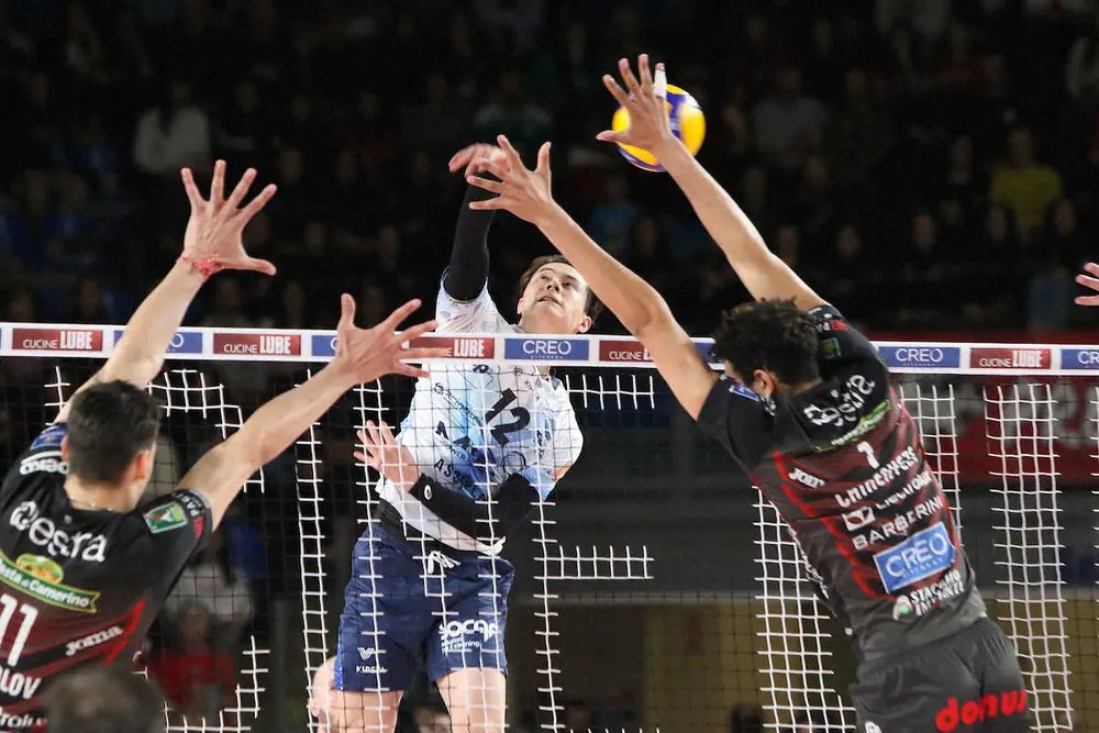 【画像・写真】【バレー】高橋藍19得点　強打でマッチポイントもたらしモンツァを4強に導く