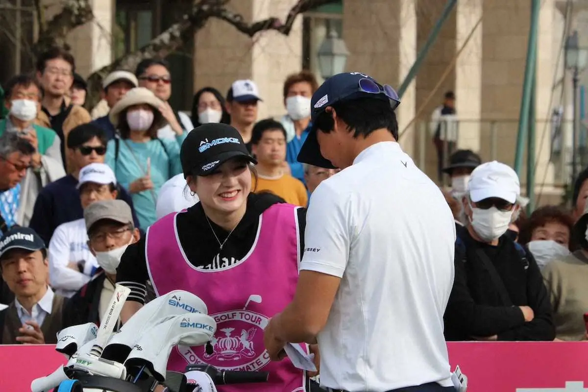 【画像・写真】石川遼　弟・航と初同組に「不思議な感じ」　航のキャディは姉・葉子さんで3兄弟が集結