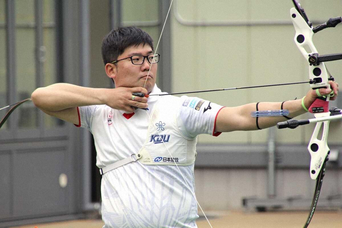 アーチェリー日本代表の練習公開で、的を狙う男子の古川高晴＝東京都北区の味の素ナショナルトレーニングセンター ― スポニチ Sponichi ...