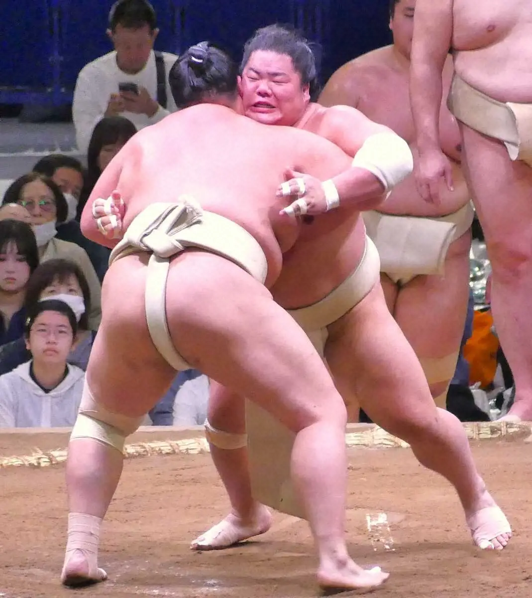 【画像・写真】大栄翔　高校の後輩・琴ノ若と充実稽古「学べるところは学ばせてもらっている」　大相撲春巡業