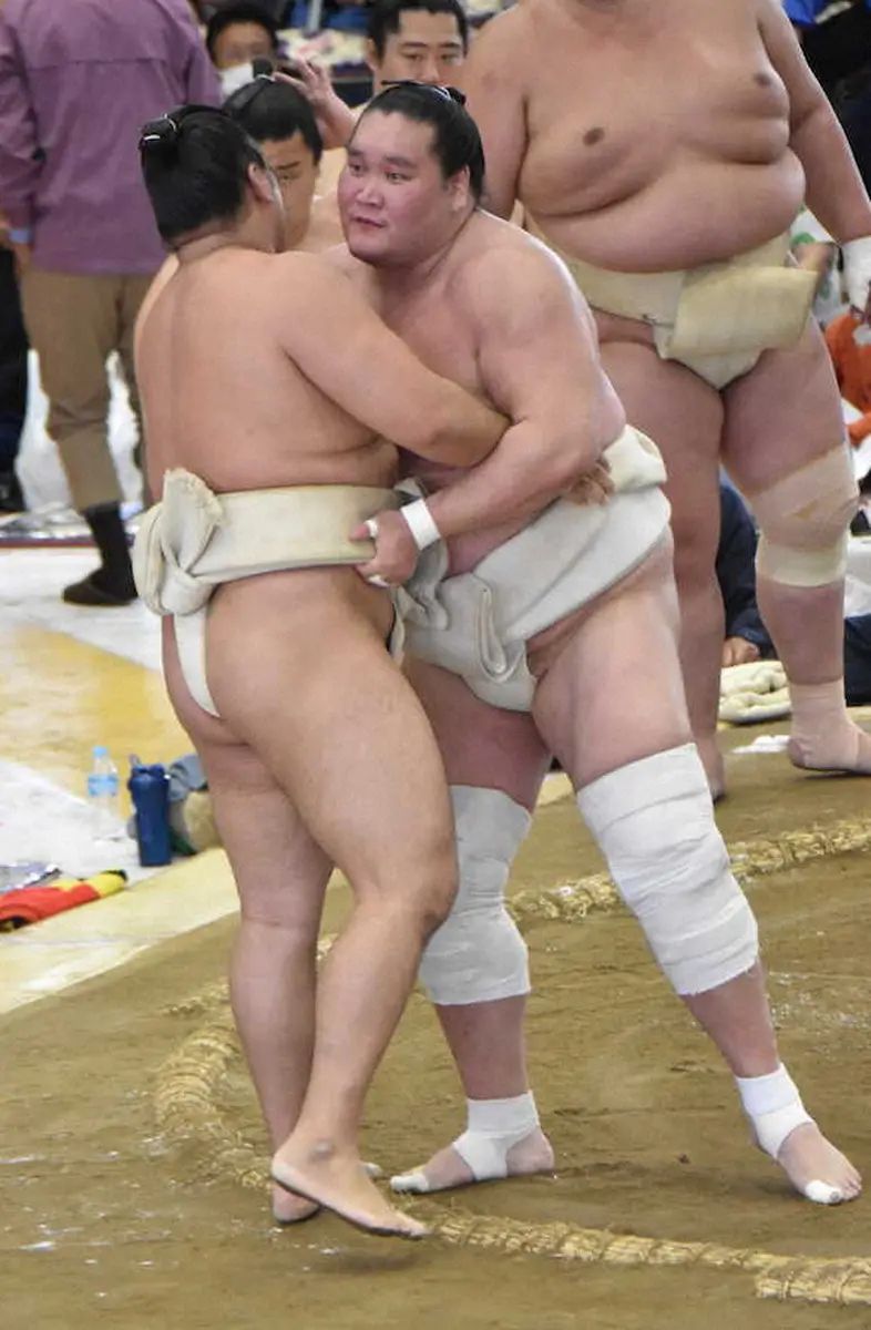 【画像・写真】【木更津巡業】照ノ富士が春場所後初めて相撲を取り霧島と5勝3敗　「初日にしては悪くなかった」