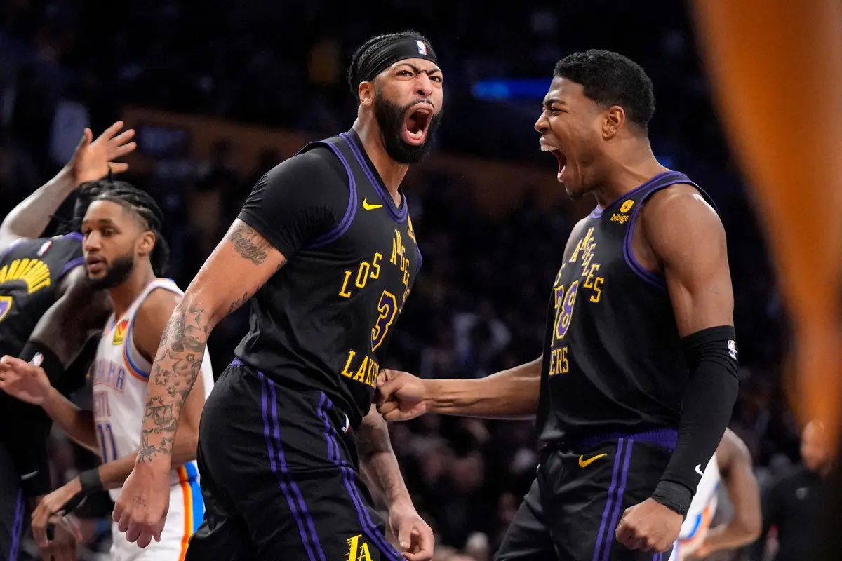 【画像・写真】アンソニー・デイビスと吠える八村塁（AP）