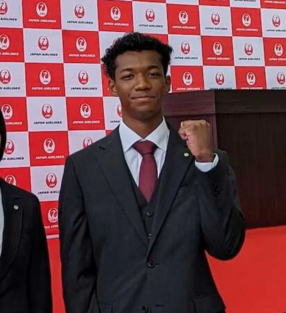 【画像・写真】男子110メートル障害　村竹ラシッドが圧勝　ゴール後に転倒し苦笑い「ヒヤッとさせてすみません」