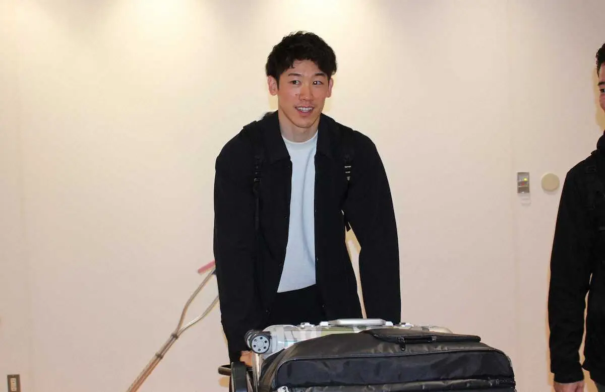 【画像・写真】【バレーボール】石川祐希が帰国「気持ちはパリに向かっている。頭の中は代表モード」五輪メダル獲得へ決意