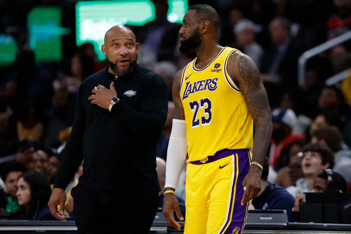 【画像・写真】今季は選手たちから不満の声が…解雇されたダービン・ハム氏とレブロン・ジェームズ（右/ロイター）