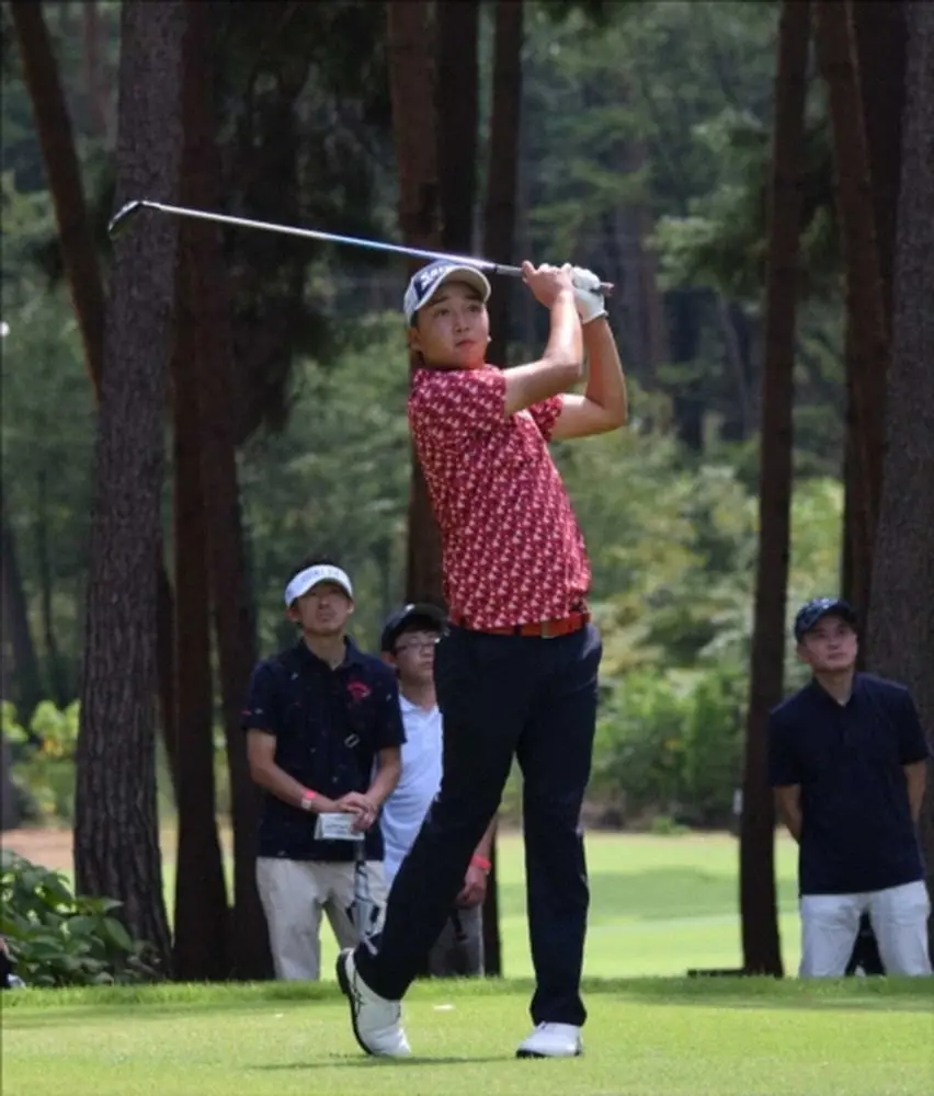 【画像・写真】小木曽喬が68で単独首位浮上　片岡尚之が1打差2位　石川遼は28位