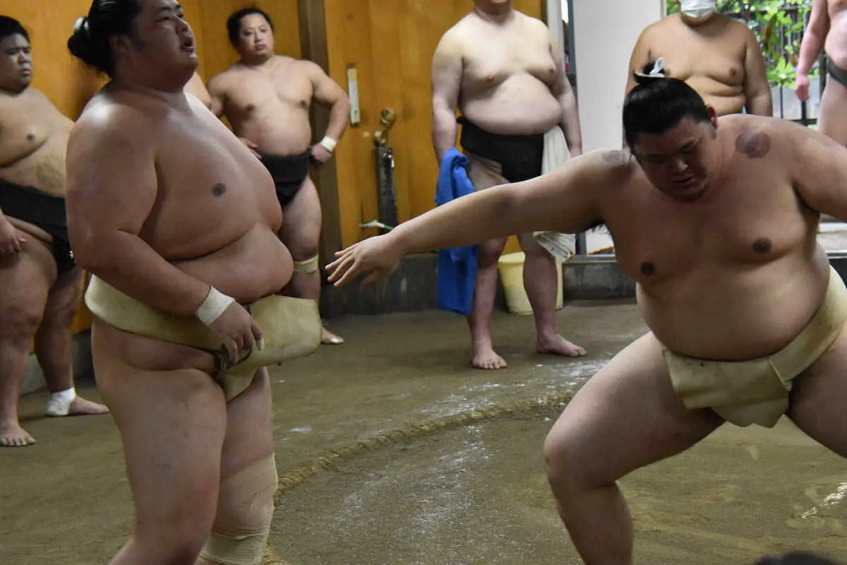 【画像・写真】新三役の大の里が佐渡ケ嶽部屋へ志願の初出稽古　琴桜に6勝2敗で苦手意識を払拭