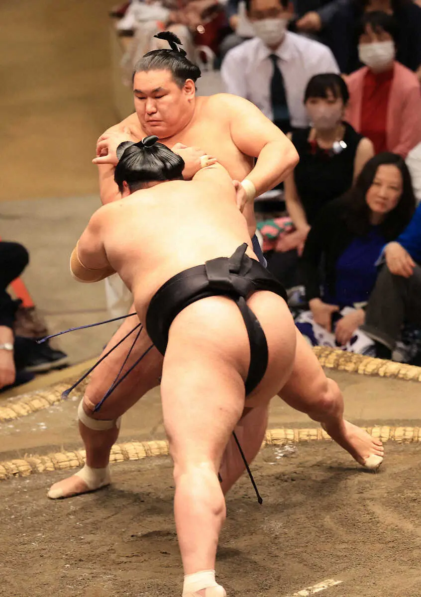 【画像・写真】大相撲夏場所　霧島、琴桜の2大関が初白星　豊昇龍は連敗　初日に照ノ富士破った大の里は高安に敗れる