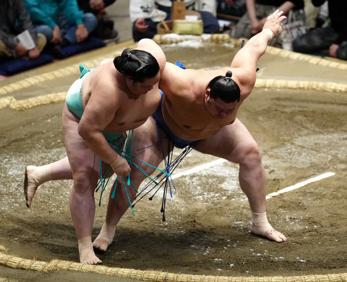 【画像・写真】宇良　御嶽海との全勝対決制し唯一無傷の6連勝！　琴桜は1敗対決で大の里に敗れる　カド番・霧島は5敗目