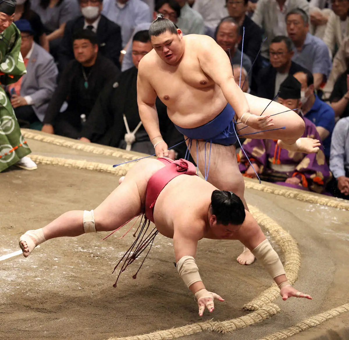 【画像・写真】大の里、土俵際で横っ跳び！大栄翔との1敗対決制して優勝争いトップ守る　宝富士も1敗キープ