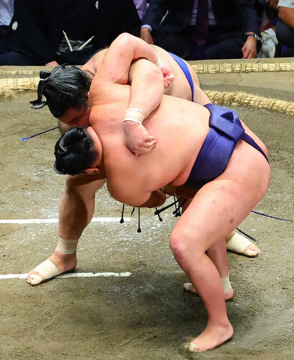 【画像・写真】大の里　平戸海との同学年対決に敗れ勝ち越しお預け…宝富士も痛恨黒星、1敗消える