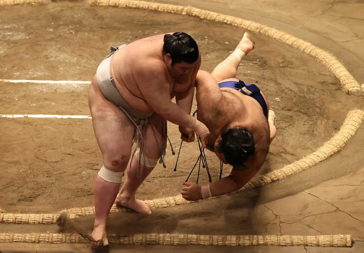 【画像・写真】琴桜　改名後初の勝ち越し決める！　2敗対決制した湘南乃海は単独トップに躍り出る