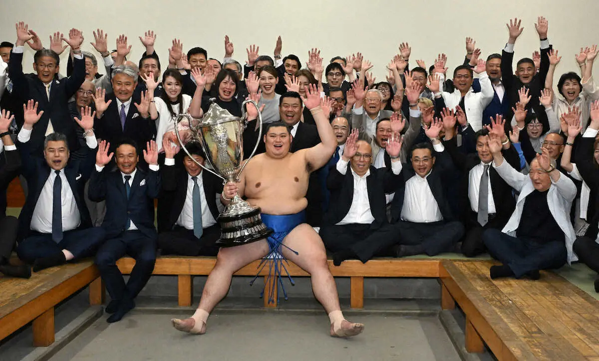 【画像・写真】大の里が最速V　初土俵から丸1年7場所目　被災した故郷・石川に届けた！同郷・輪島の「15」超え