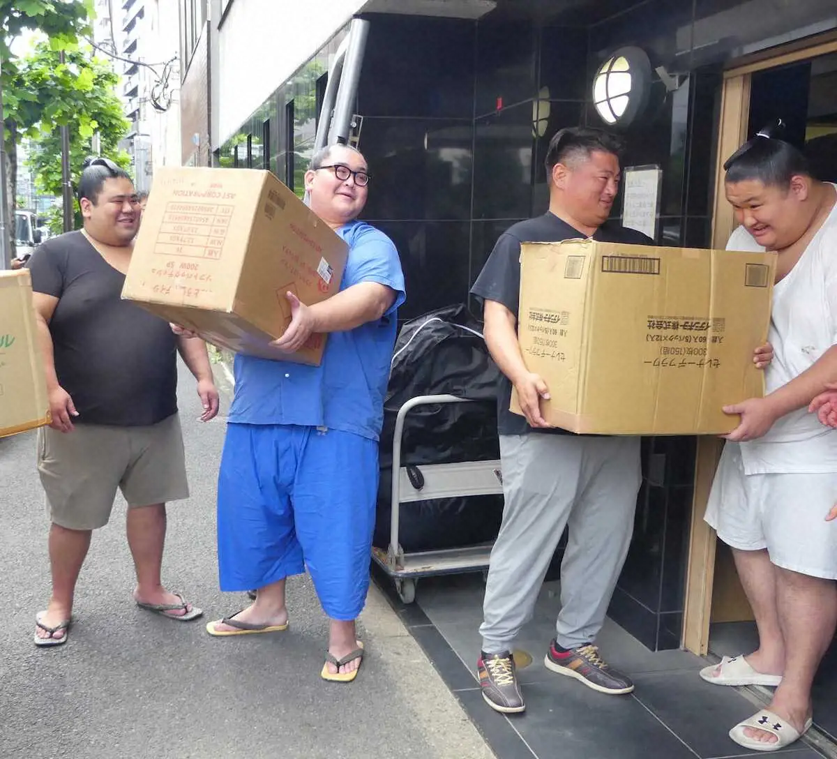 【画像・写真】新十両・嘉陽が中村部屋へ引っ越し　大の里、白熊と最後は涙のお別れ？「会えなくなるわけじゃない」