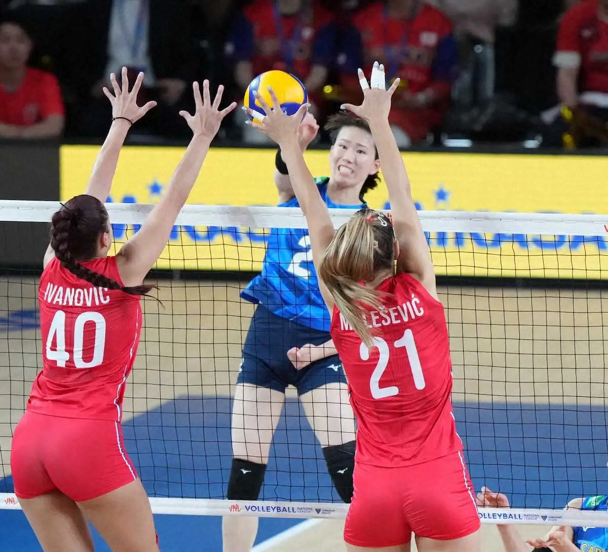 【画像・写真】【バレーボール】日本女子が2セット連取　パリ五輪でメダル争うライバル・セルビアを圧倒