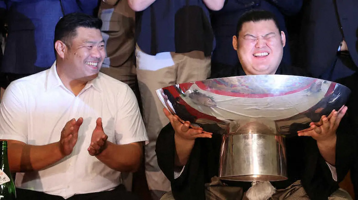 【画像・写真】大の里　大関昇進で“父の里”に恩返し　中学卒業後“親子対決”引導から8年