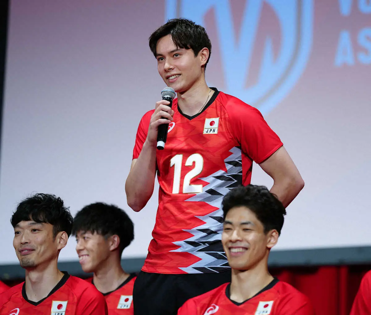 【画像・写真】バレーボール男子日本代表・高橋藍（中央）