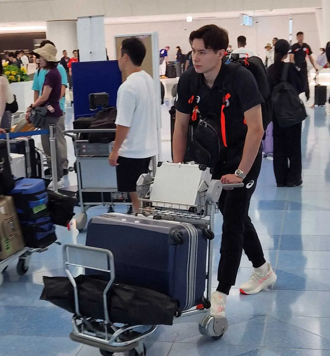 【画像・写真】【バレー】高橋藍が20日のポーランド戦出場へ「自分の感覚的には出場できる」欧州へ出発