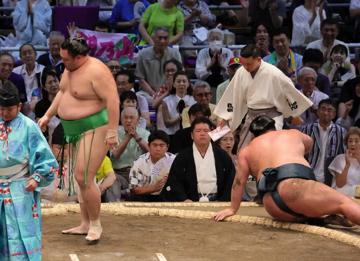【画像・写真】朝乃山　春場所14日目以来勝った！錦木をすくい投げ　明るい緑色の締め込みを初使用で心機一転