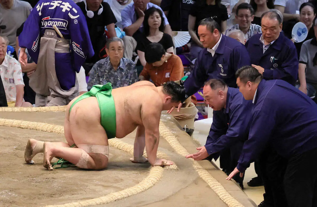 【画像・写真】左膝大ケガの朝乃山は長期離脱なら三段目転落も…「手術してしっかり治さないと」師匠は完治優先の方針