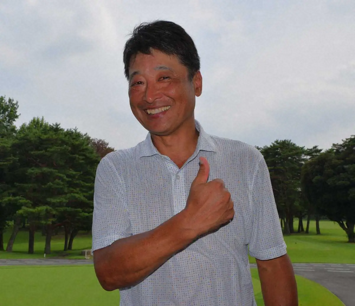 【画像・写真】シニア・金井　ホームの利でトップタイ「拾って拾ってのゴルフ」