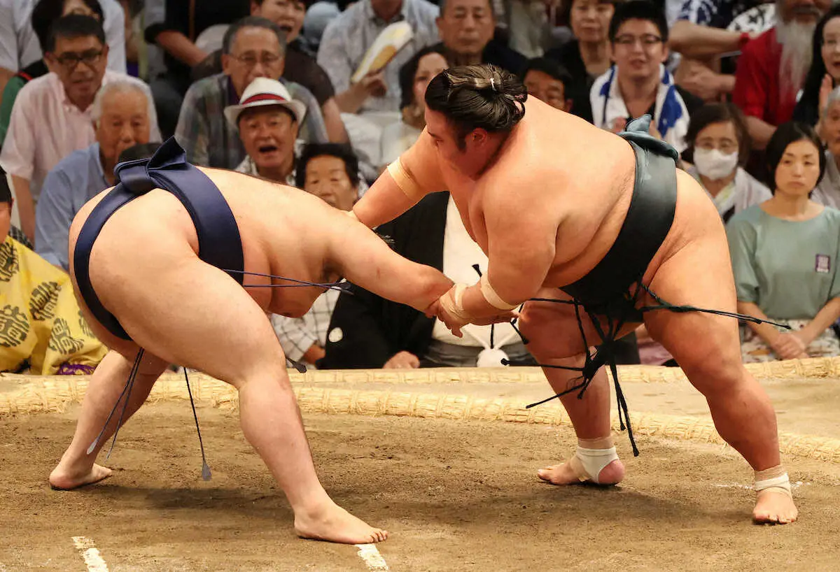 【画像・写真】カド番大関の貴景勝は馬力ある豪ノ山を突き落として5勝目