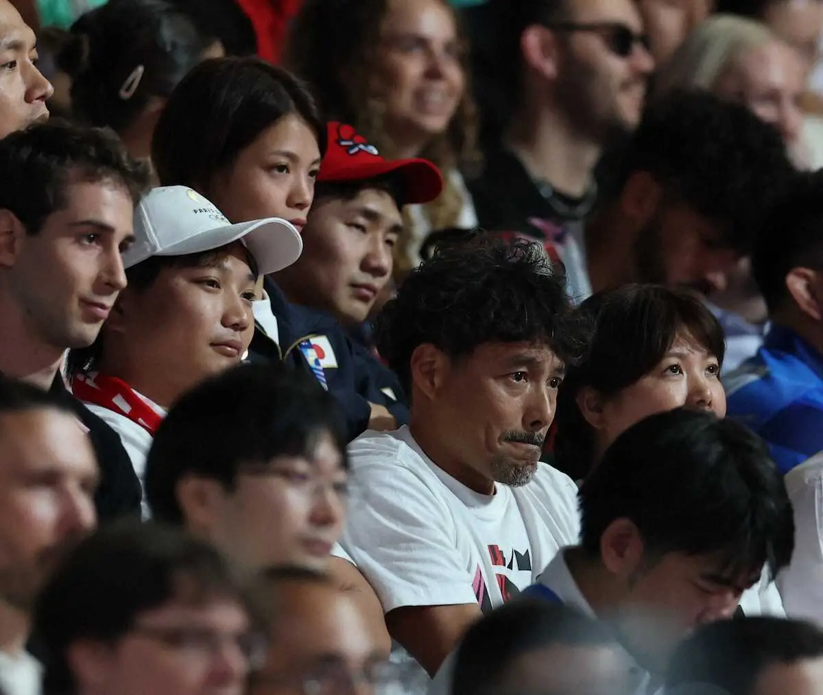 【画像・写真】＜パリ五輪　柔道＞男子66キロ級、阿部一二三の試合を見守る阿部詩（左から3人目）ら（撮影・平嶋　理子）