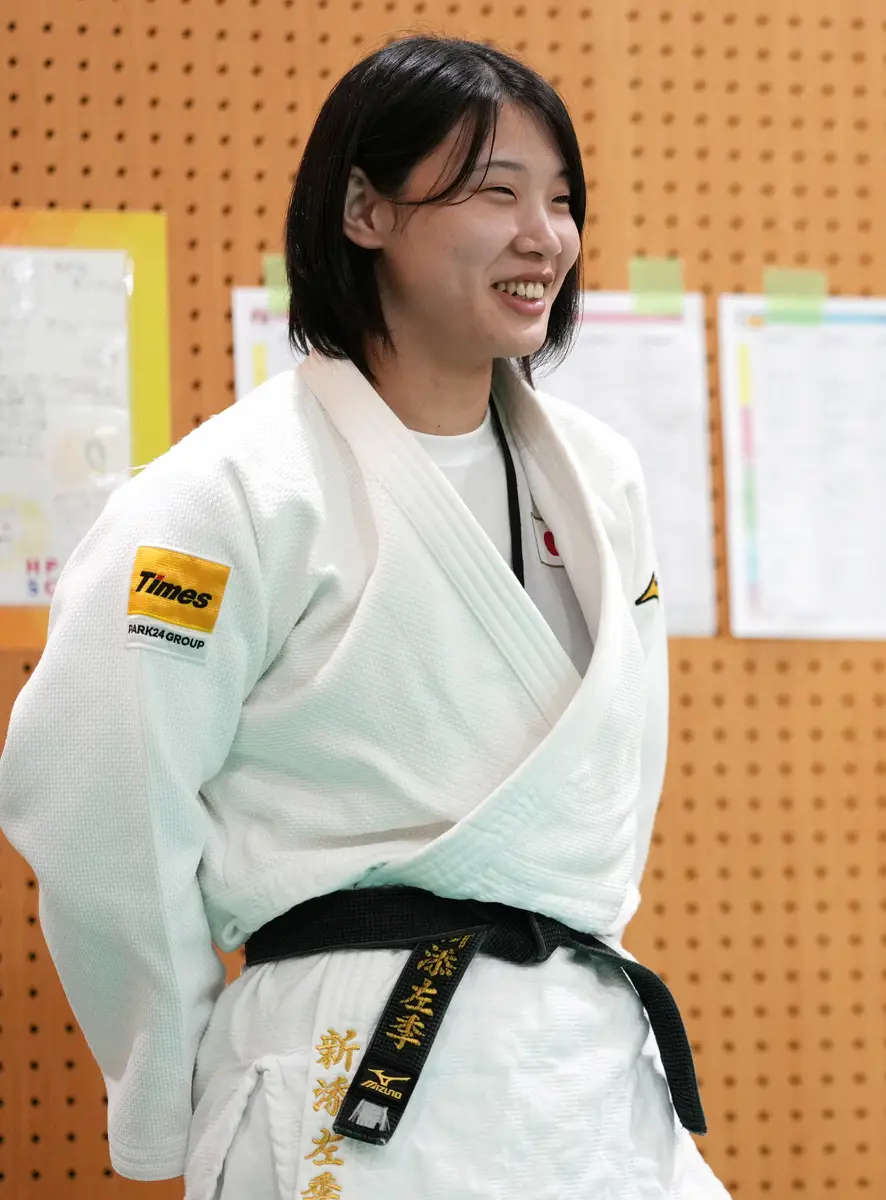 【画像・写真】柔道女子70キロ級・新添左季が初戦突破　3月に敗れたマトニヤゾワに一本勝ちで雪辱