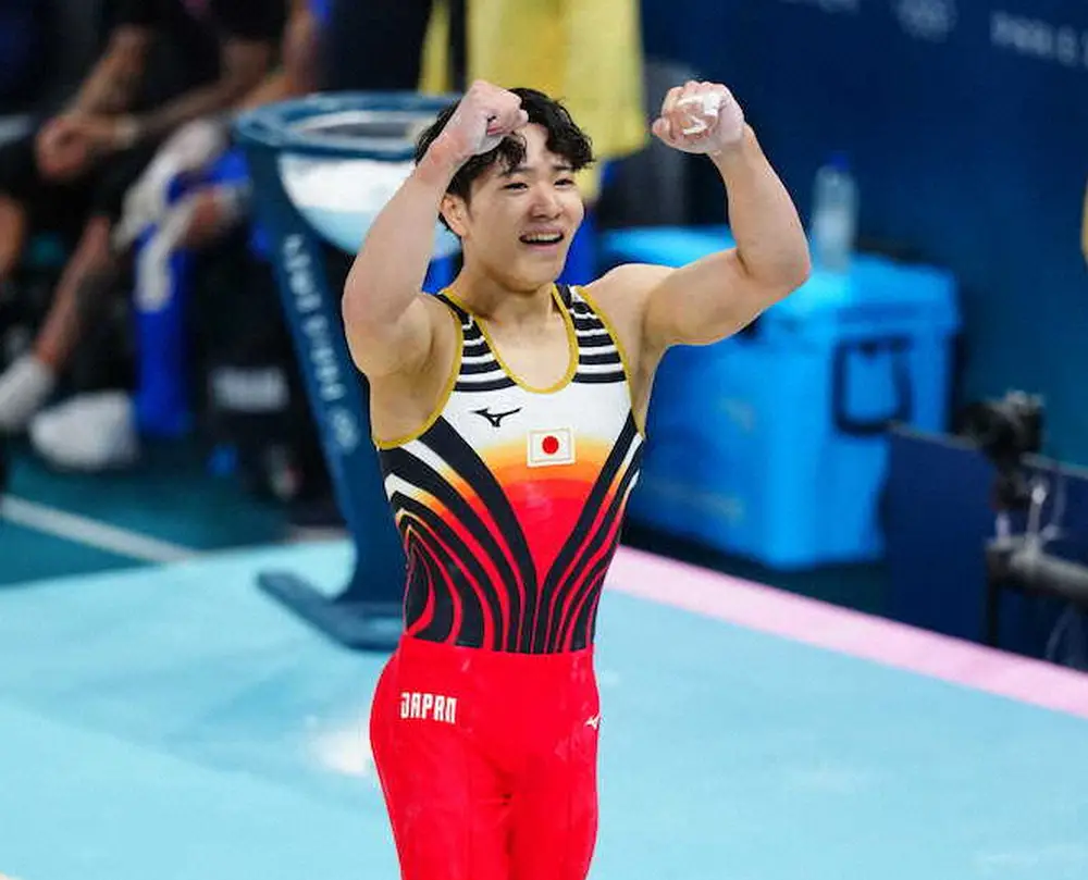 【画像・写真】＜パリ五輪　体操男子個人総合＞あん馬の演技を終えガッツポーズの岡（撮影・小海途　良幹）