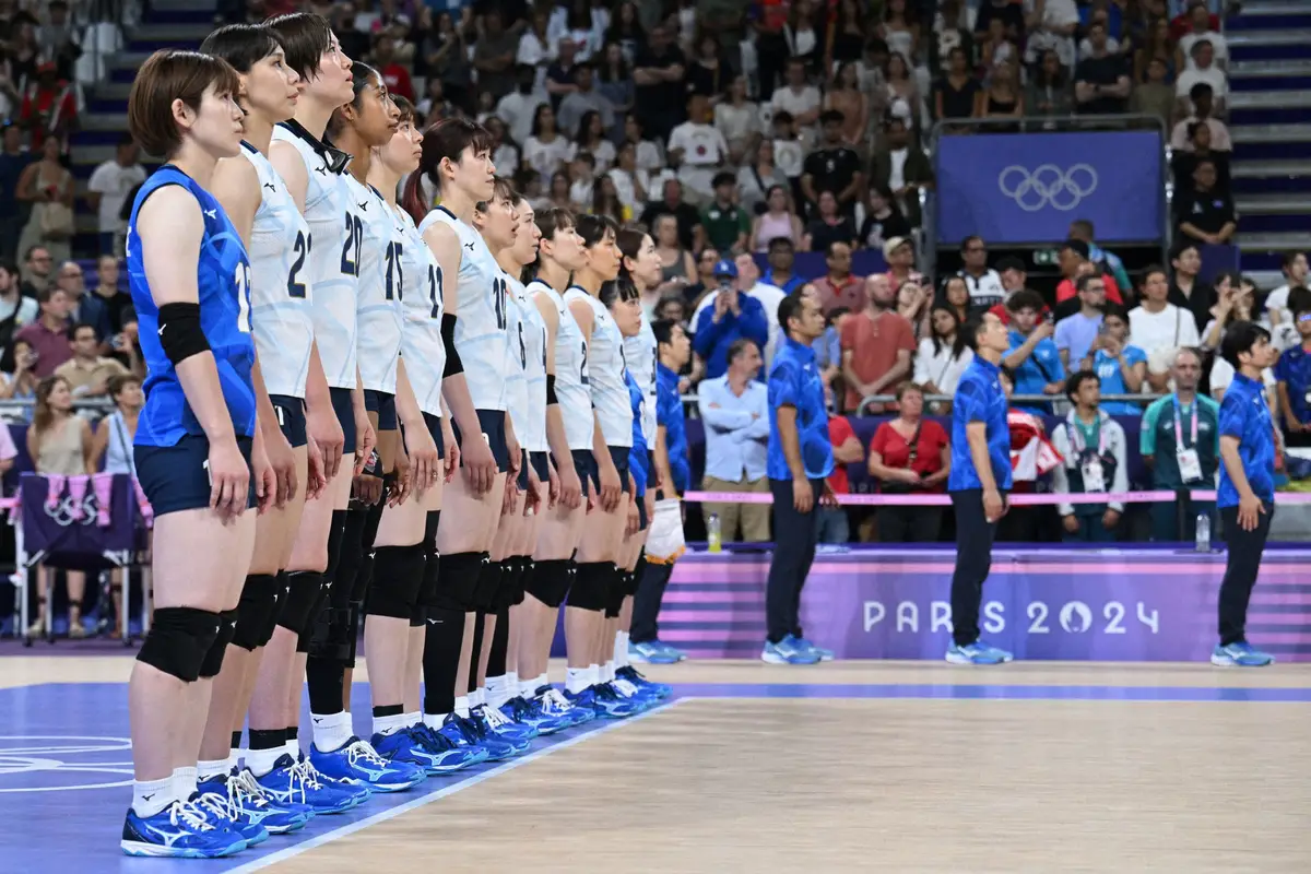 【画像・写真】【女子バレー】8強へ崖っぷちの日本　試合開始からネットに応援の声あふれる「奇跡信じて」「本気で応援」