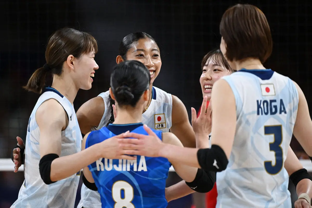 【画像・写真】【女子バレー】わずかに8強望み…真鍋監督は古賀紗理那を労う「古賀のチームなので、よく頑張ってくれた」