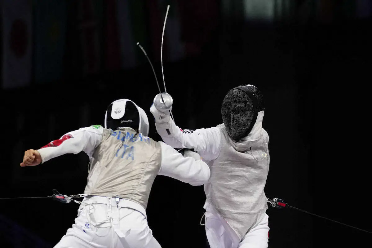 【画像・写真】イタリアとの決勝に臨む日本の敷根（右、AP）