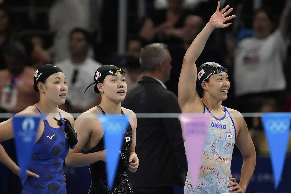 【画像・写真】メドレーリレーを泳いだ日本選手たち。（一番右）鈴木聡美（AP）
