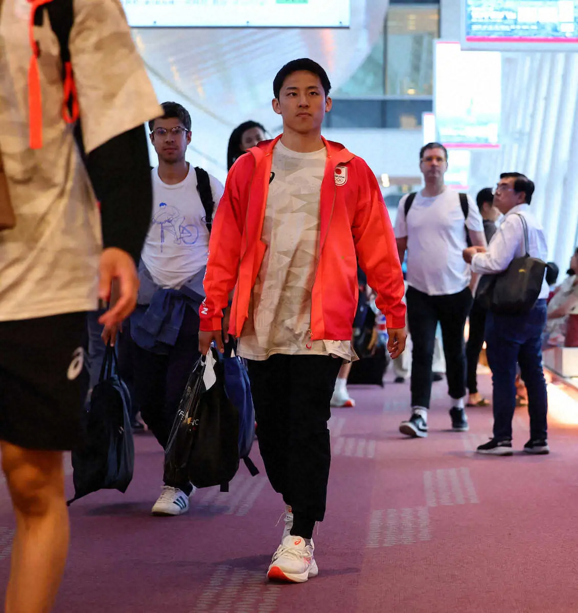 【画像・写真】バスケ男子代表がパリ五輪から帰国　羽田空港でファン出迎え　1次リーグ敗退も世界と渡り合う