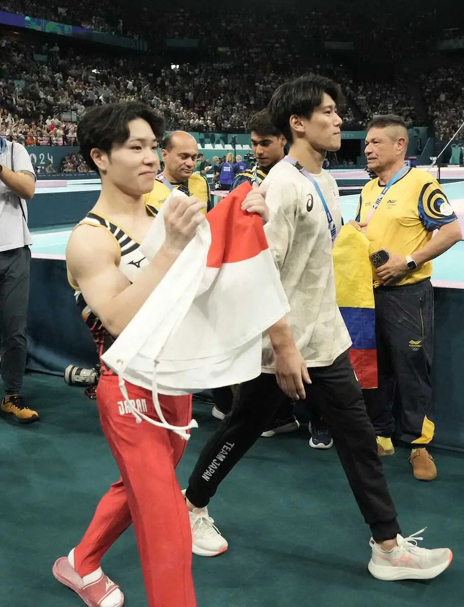 【画像・写真】3冠だ！岡慎之助　鉄棒で金メダル締め「奇跡ですね」日本人52年ぶり快挙　帰国後は「ドライブしたい」