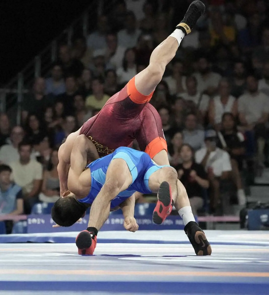 【画像・写真】＜パリ五輪・レスリング男子グレコローマン60キロ級準決勝＞得点を奪う文田（撮影・岡田　丈靖）