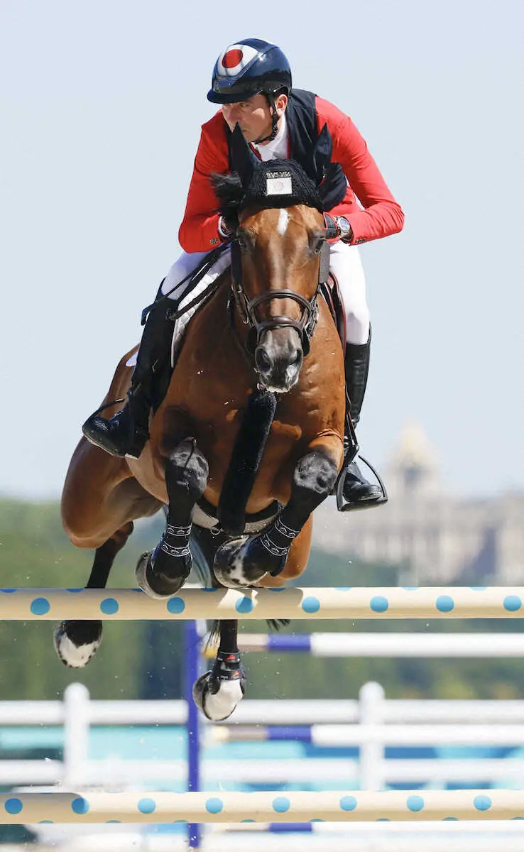 【画像・写真】障害馬術個人予選　競技するハーゼ柴山崇（共同）
